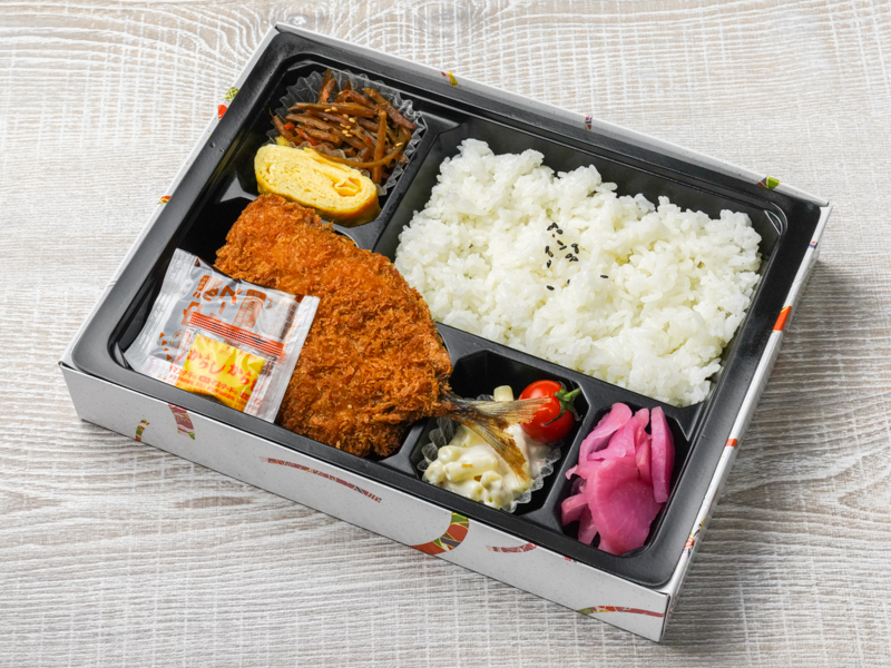 小町食堂の大判アジフライ弁当 700円 お弁当デリ お弁当の配達デリバリー