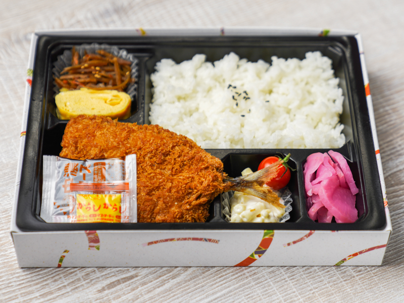 小町食堂の大判アジフライ弁当 700円 お弁当デリ お弁当の配達デリバリー