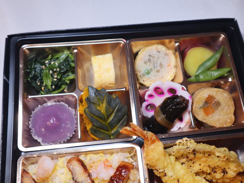 三種天ぷらとうなぎチラシ寿司