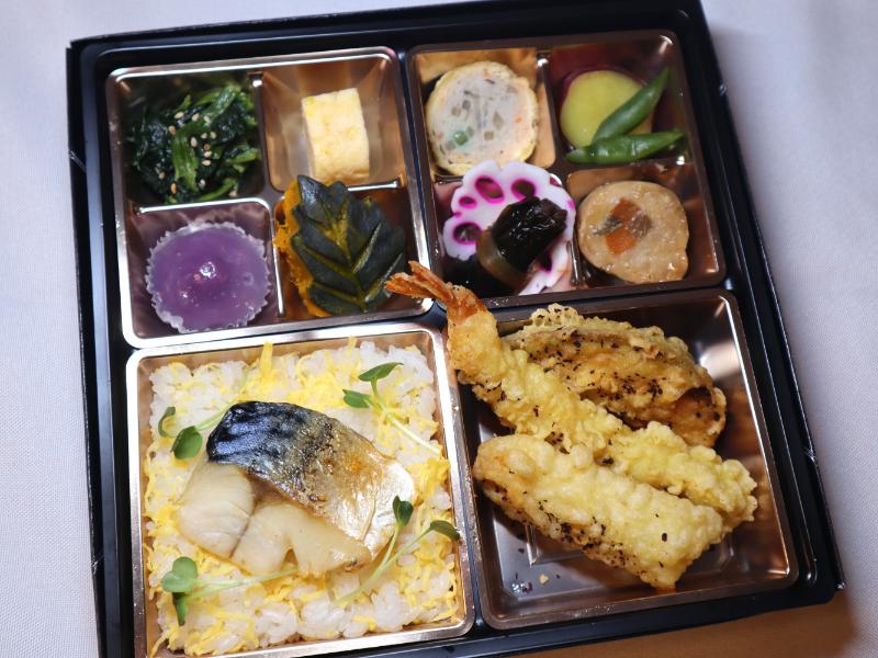 三種天ぷらの焼き塩鯖御飯