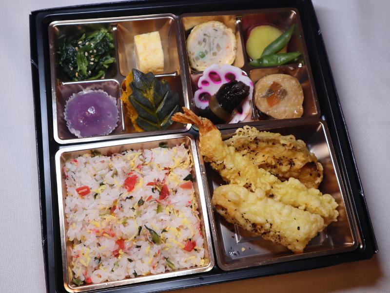 三種天ぷらの梅ちりめん御飯