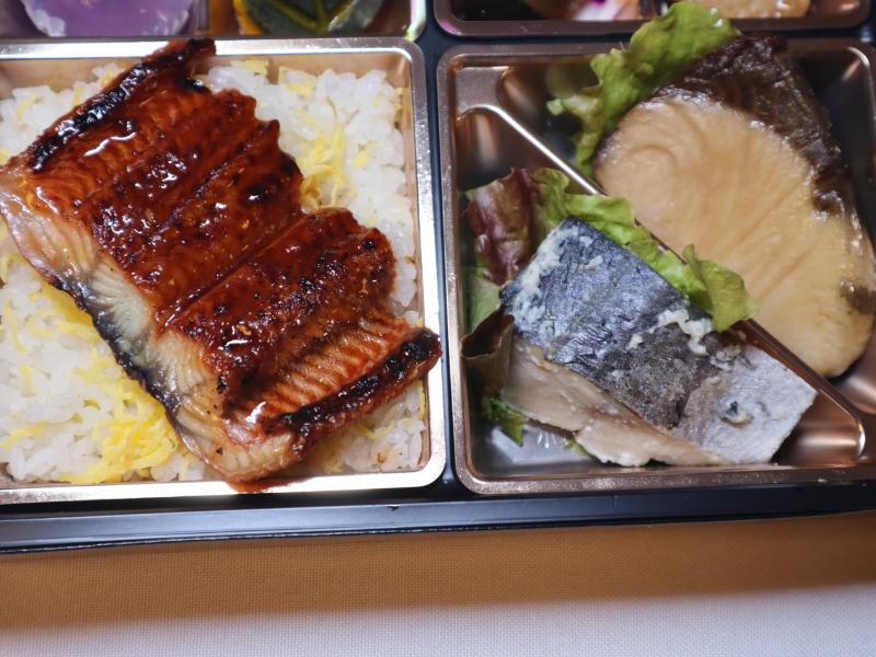 鰤照焼きとサゴシ塩麹焼の炭焼きうな重