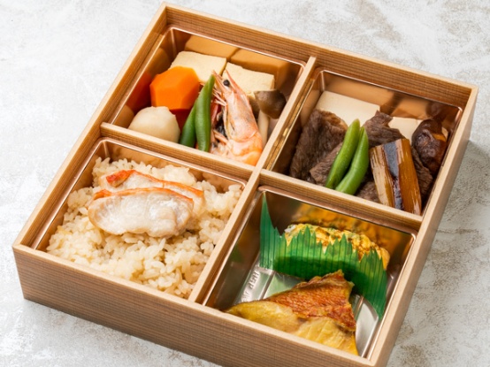 【500mlペット茶付き】特上金目鯛飯とA5ランク和牛すき焼き弁当（銀ヒラス西京焼き&煮物）
