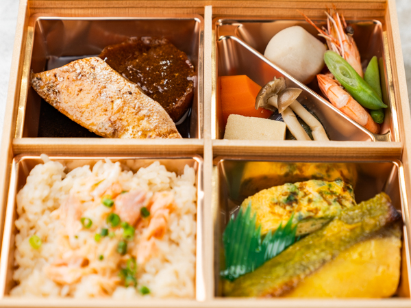 【500mlペット茶付き】鮭ハラコ飯とぶり大根弁当（銀ヒラス西京焼き&煮物）