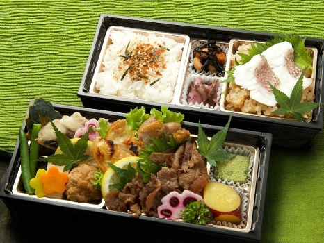 牛焼肉と焼き鶏と鯛めしの懐石重