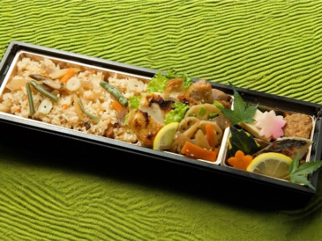 焼き鶏と炊き込みご飯の懐石弁当