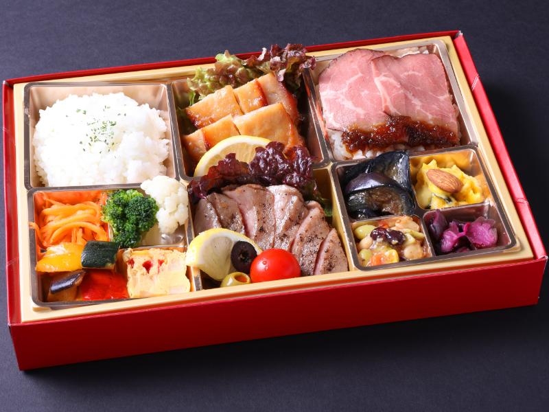 飛騨牛ステーキとローストチキン