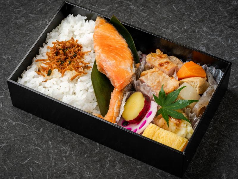 鮭と鶏塩麹焼きの幕の内御膳