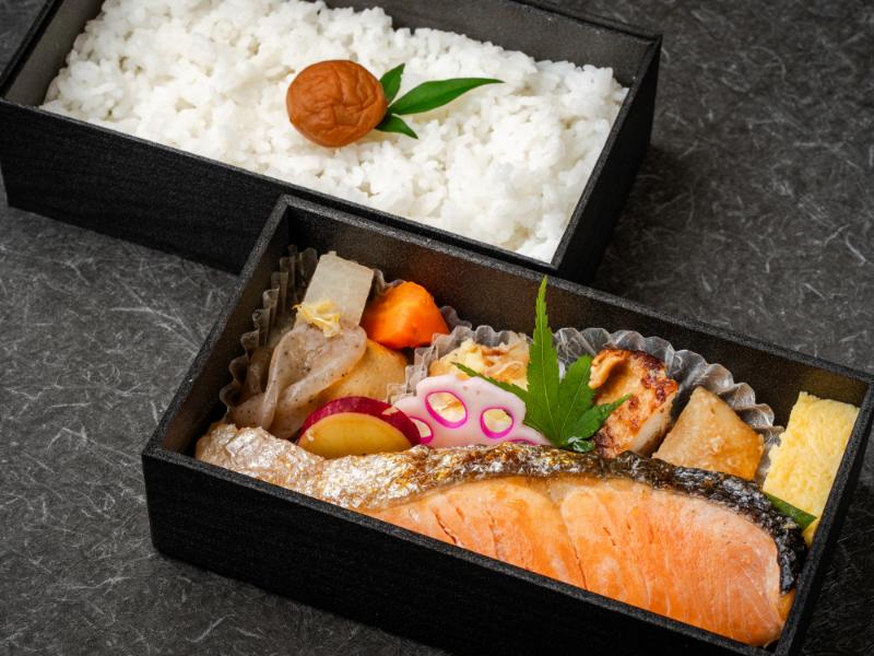 鮭と鶏塩麴焼きの二段御膳