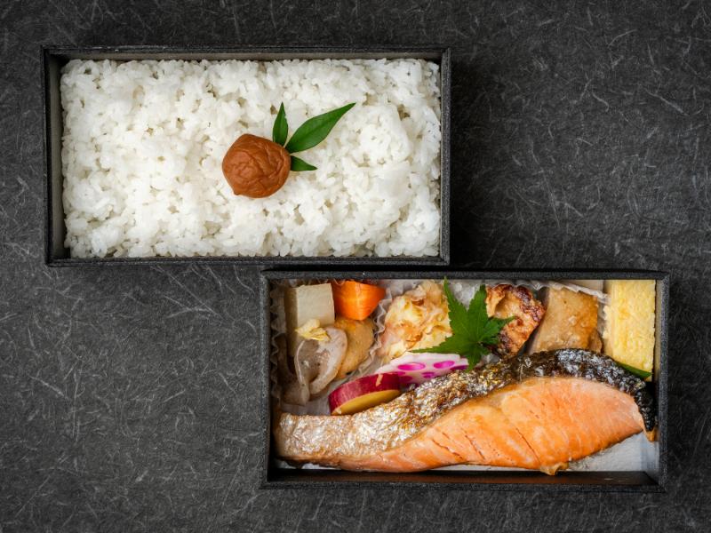 鮭と鶏塩麴焼きの二段御膳