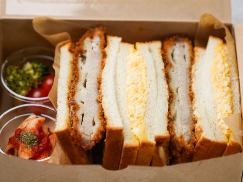 人気NO.1のロースカツ＆たまごサンド