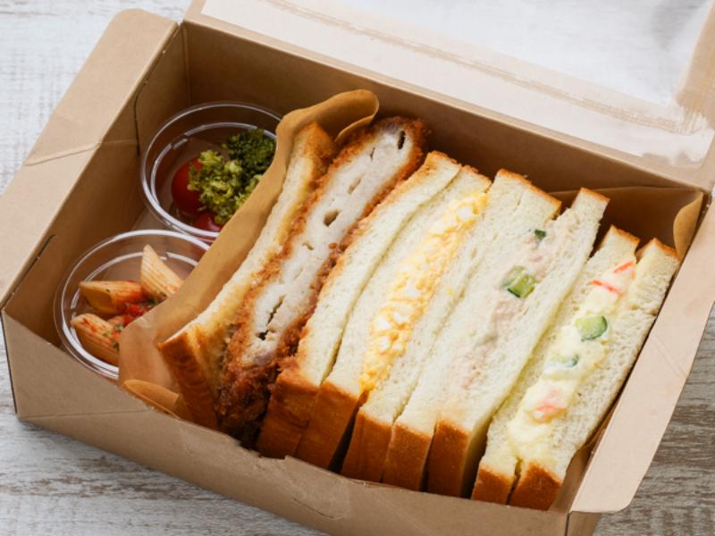よくばりたまご＆ロースカツ＆ポテトサラダ＆ツナサンド
