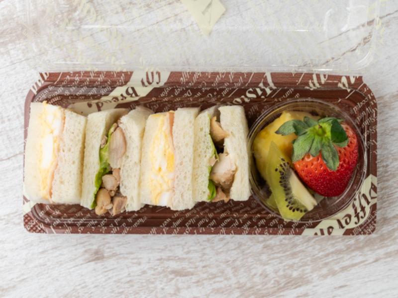 【2種サンド・フルーツ添え】たまごハム＆照り焼き