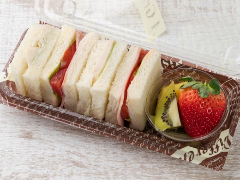 【2種サンド・フルーツ添え】サラダチキン＆BLT