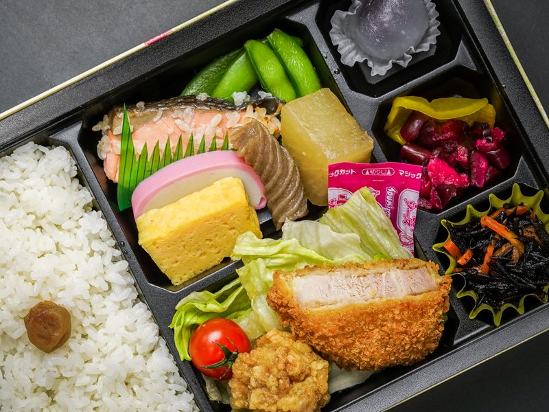 幕の内弁当 鮭塩糀焼