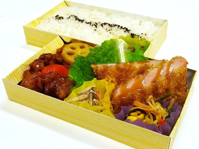 鶏と野菜の黒酢餡かけ×厚切りハムカツ弁当