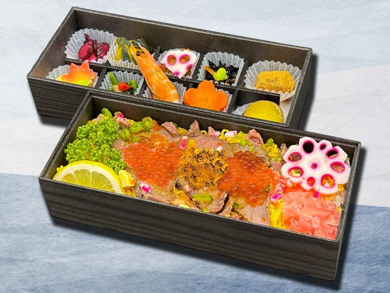 いくらうにちりばむ牛ステーキ肉ちらしと彩り野菜の二段重