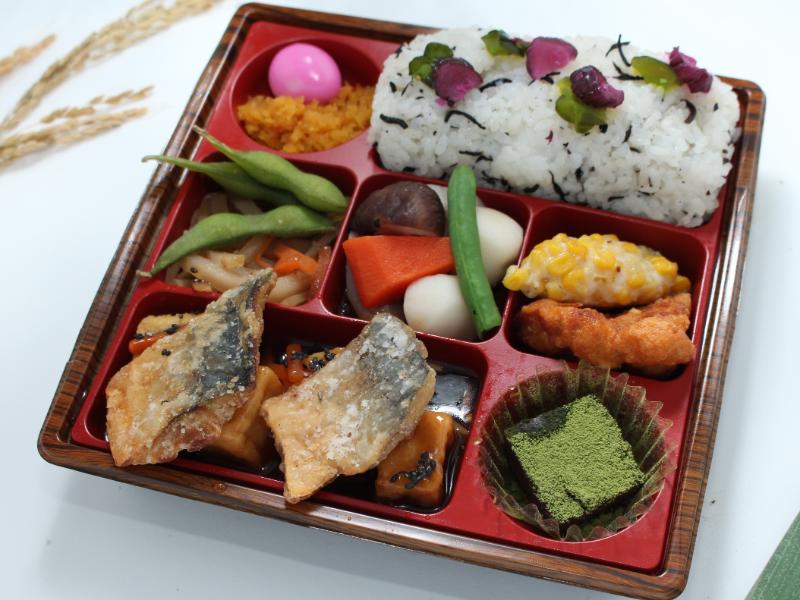 【特製】鯖の竜田揚げおろしポン酢（ひじきごはん）