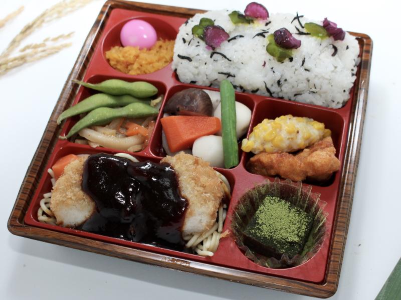 【特製】味噌チキンカツ（ひじきごはん）