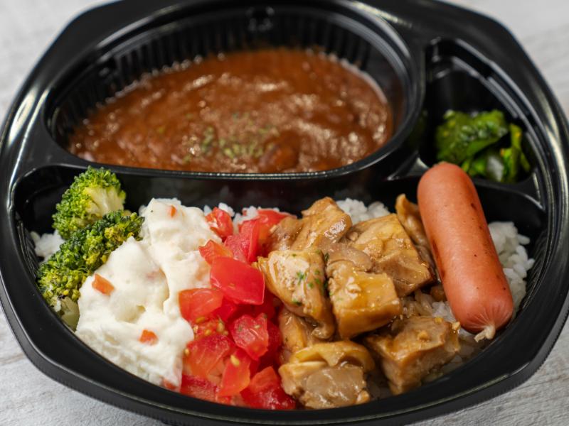 【飲む牛スジ煮込みハヤシ 人気ＮＯ．３】鶏モモの照り焼き