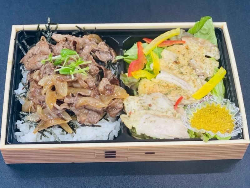 牛焼肉重＆チキンステーキサラダお弁当