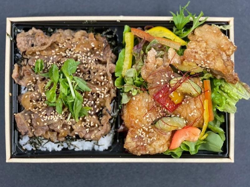 牛焼肉重＆油淋鶏サラダお弁当