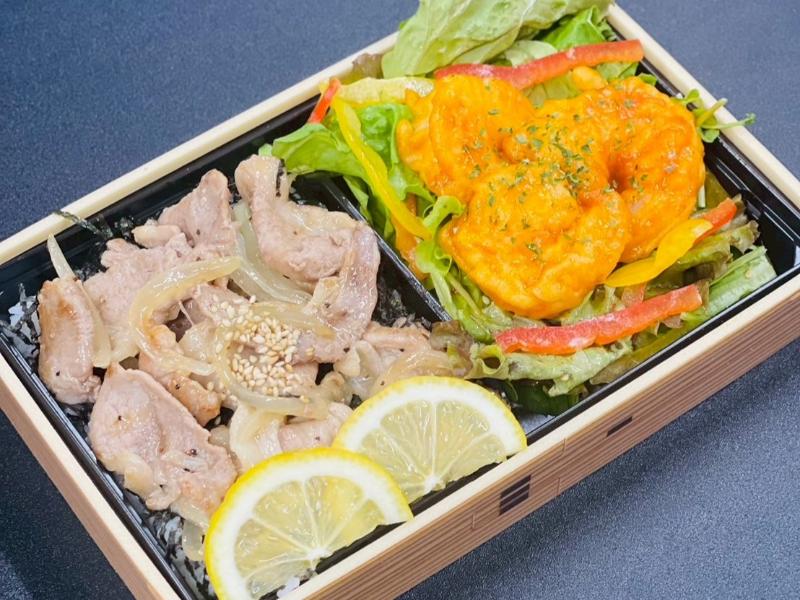 豚塩焼肉重＆エビチリサラダお弁当
