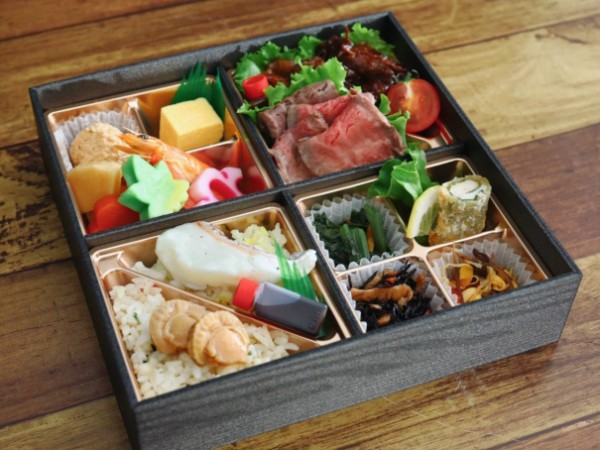 国産和牛ローストビーフ×鯛飯のおせち弁当