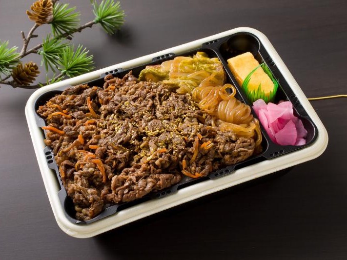 金沢金粉使用！牛すき焼き重※加熱容器使用