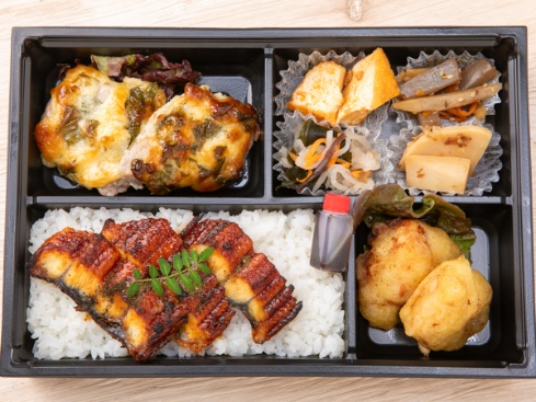 うなぎ蒲焼きと彩おばんざい弁当