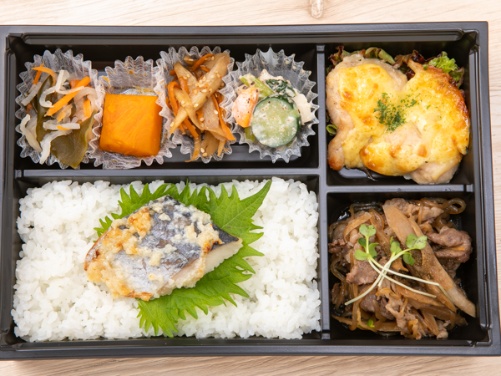 国産牛肉とごぼうのしぐれ煮＆焼き魚弁当