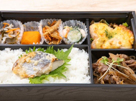 国産牛肉とごぼうのしぐれ煮＆焼き魚弁当