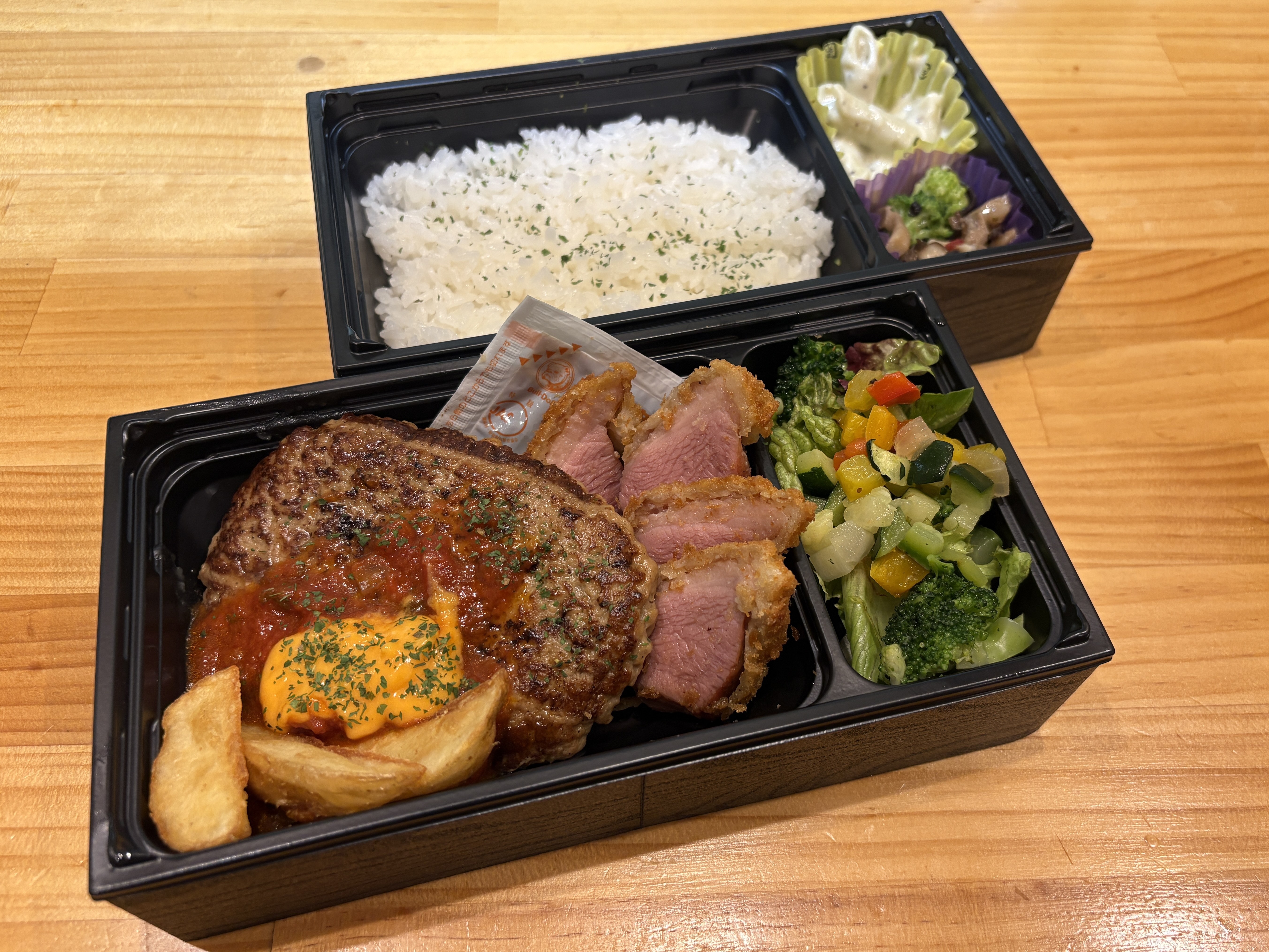 トマチーハンバーグ×鴨カツ二段重