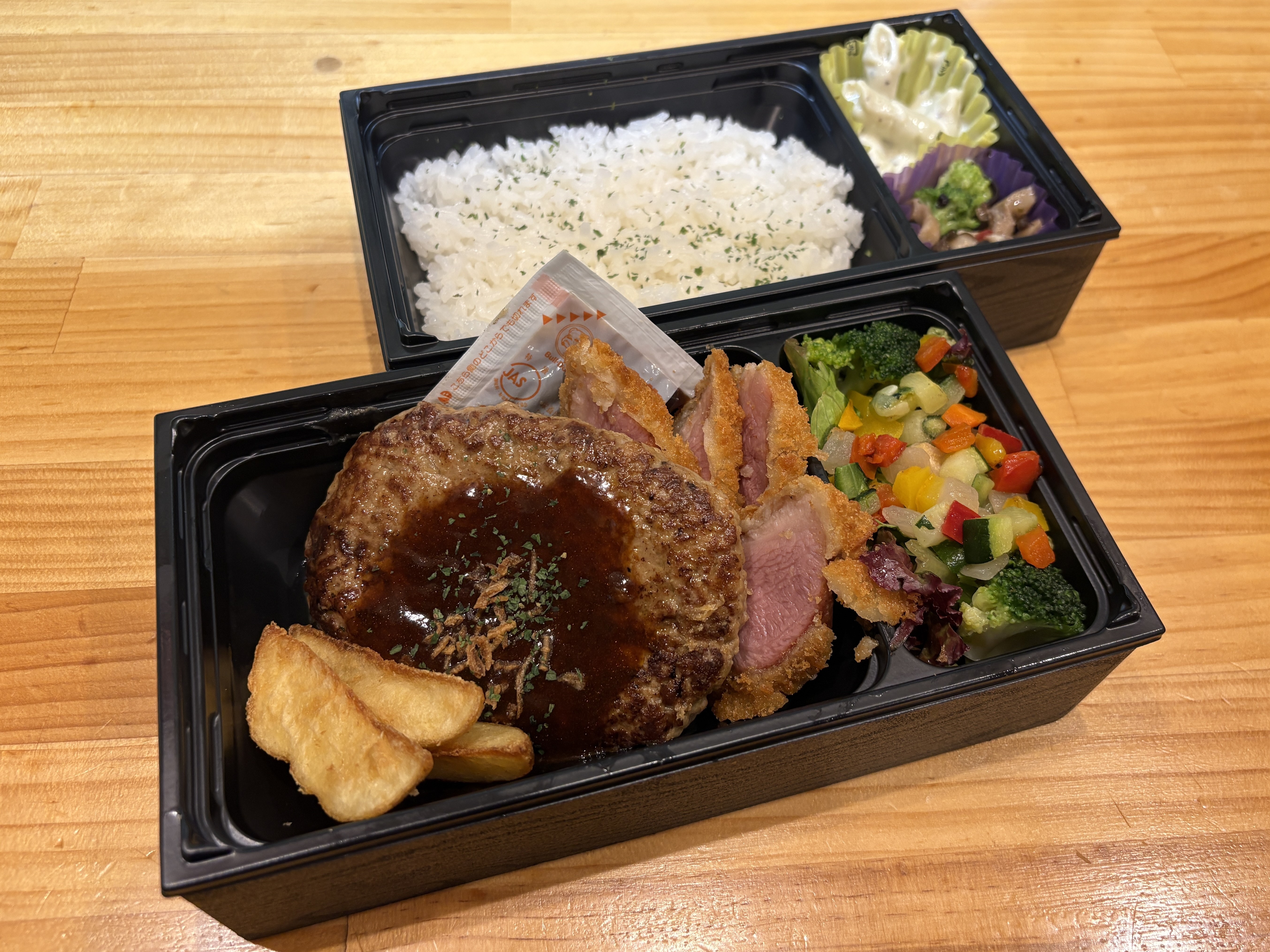 デミグラスハンバーグ×鴨カツ二段重