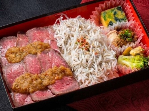 極ローストビーフ・瀬戸内しらすのお重と３種のお菜