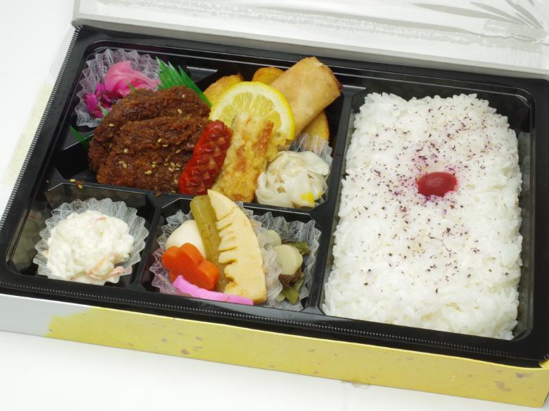 ボリュームみそかつ弁当