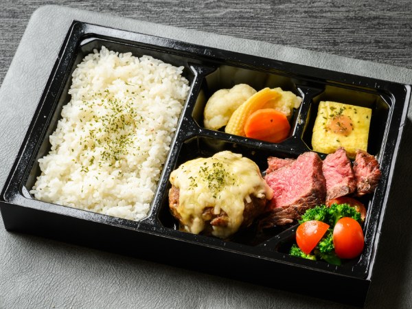 チーズハンバーグと牛サーロインステーキ