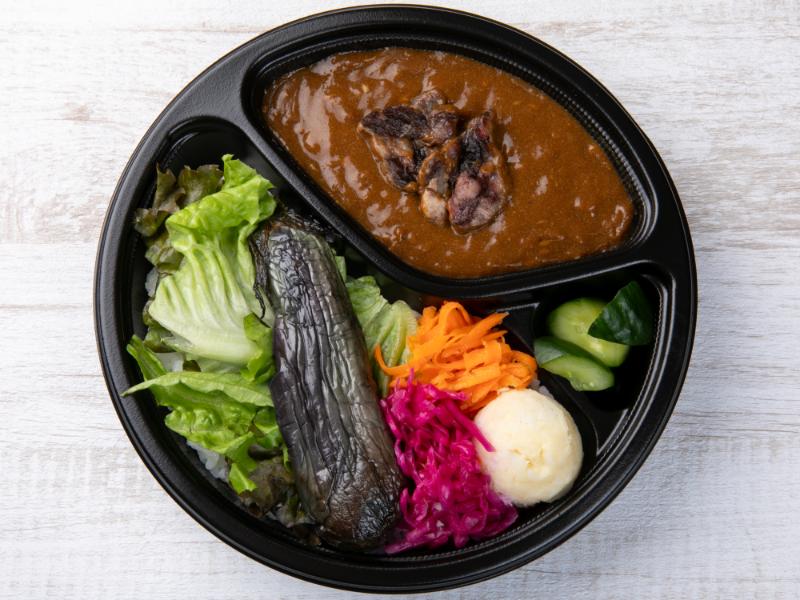 国産牛すじスパイシーカレーと5種の彩り副菜弁当