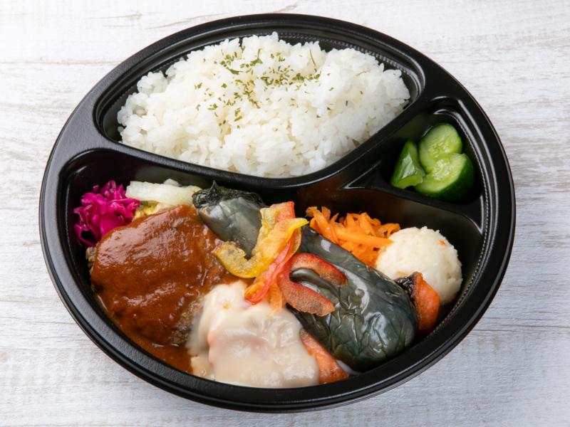 手作りハンバーグ＆銀鮭のグリル クリームソースと8種の彩り副菜弁当