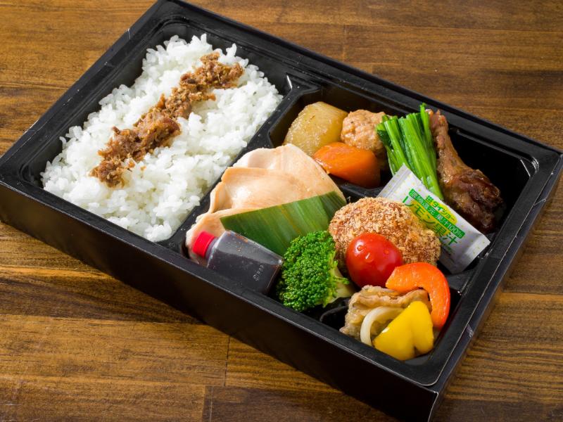 地鶏胸肉のローストと岩下の新生姜入り鳥メンチ御膳