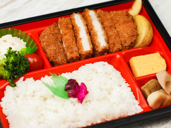 厚切りとんかつ弁当