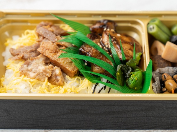 旨だれ焼き鳥＆柔らか角煮ハーフ重