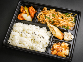 青椒肉絲トリプルメイン弁当