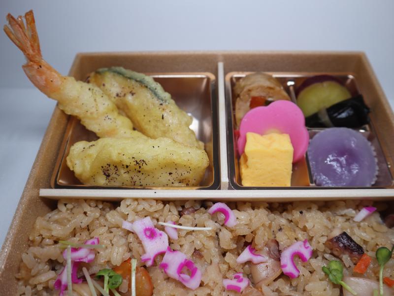 3種てんぷらの海鮮炊き込みご飯弁当