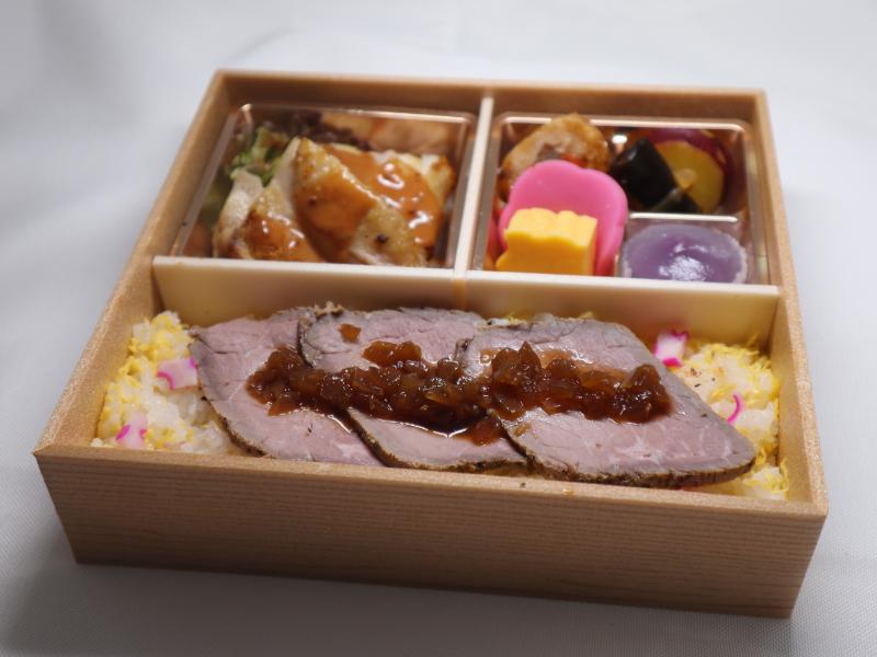 チキンソテーのローストビーフ弁当