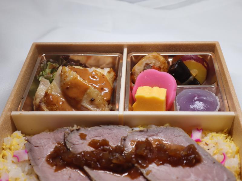 チキンソテーのローストビーフ弁当