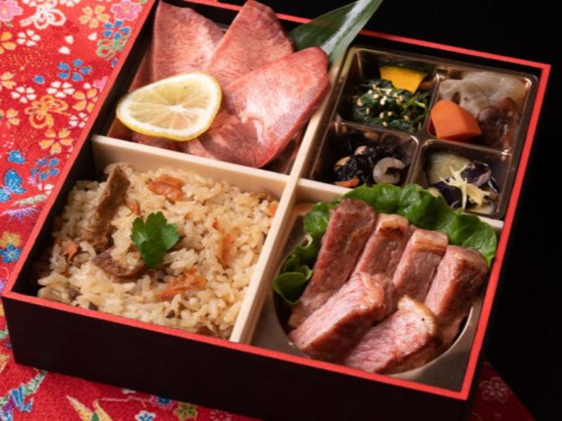 厚切り牛タンと特製サーロインの炊き込み御膳