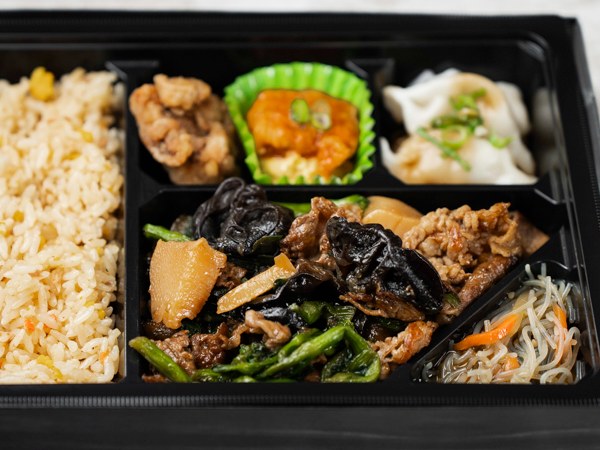 瑞 〜ｓｈｉｒｕｓｈｉ〜　（牛肉と野菜の中華炒め弁当）