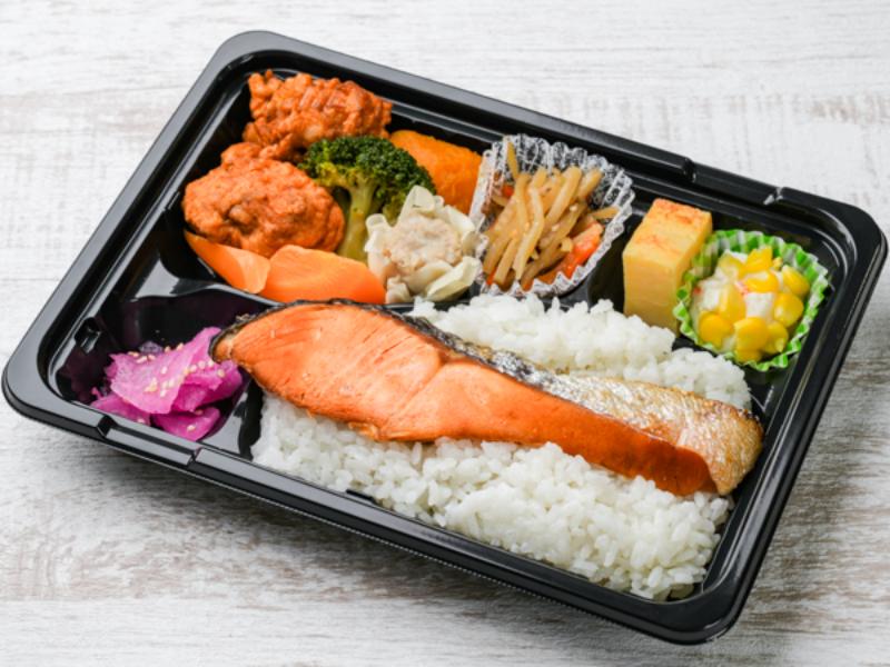 7種類おかず弁当（鮭・唐揚げ）