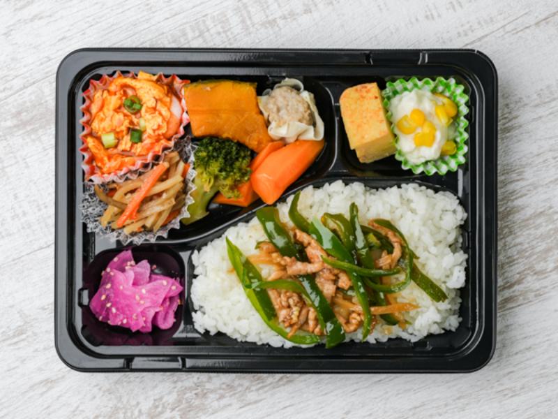 7種類おかず弁当（青椒肉絲・エビチリ）